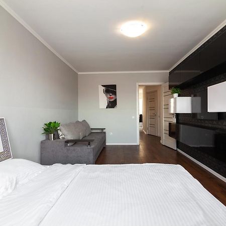 Leogrand Apartments On Svobody ลวีฟ ภายนอก รูปภาพ